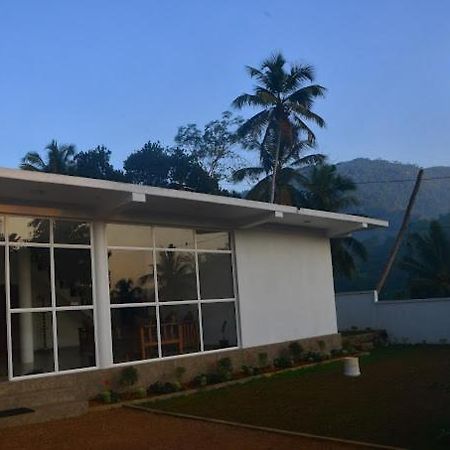 Panorama Holiday Inn-Pelmadulla Ratnapura Exterior photo